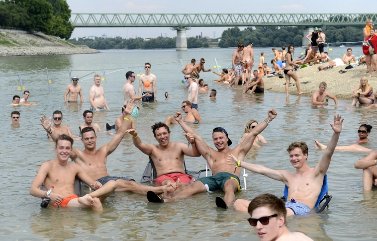 Már vasárnap ezrek érkeztek a Sziget fesztiválra