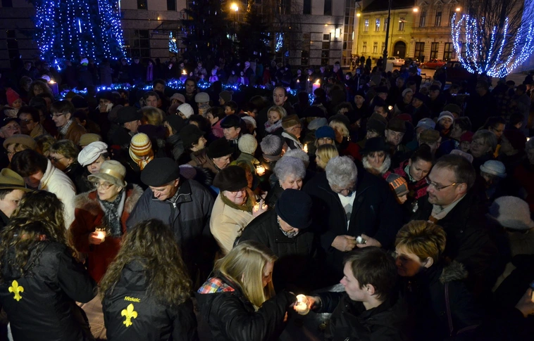 Ünnepi fények, vásári hangulat, körhinta és műkorcsolyapálya is az idei Miskolczi Adventi Vásáron