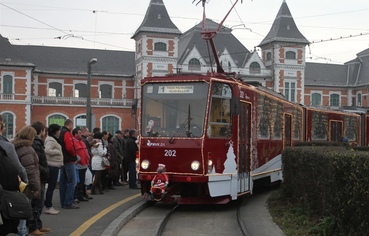December 23-án késő estig jár az adventi villamos