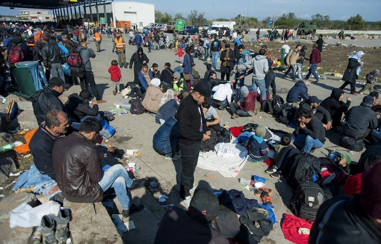 Háborúba küldené a szír migránsokat az új lengyel külügyminiszter