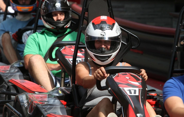 Adrenalindús száguldás Magyarország legmodernebb elektromos gokartpályáján
