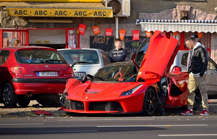 Itt a videó a budapesti LaFerrari-balesetről!