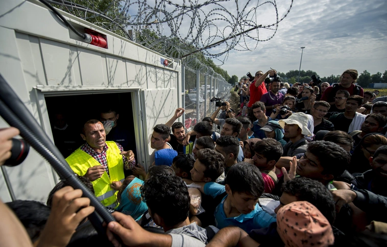 Szerbia és Macedónia származás szerint szűri a migránsokat
