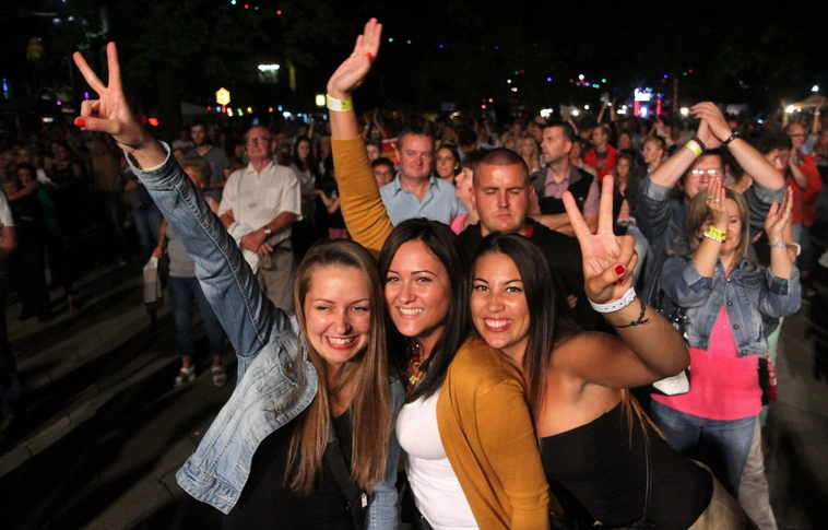 Ott volt a Miskolci Sörfesztivál pénteki programjain? Lehet Ön is szerepel a képgalériánk fotóin