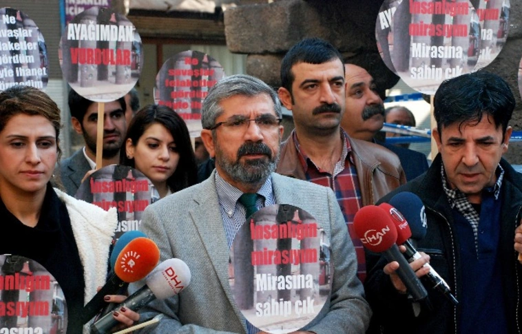 Törökországban sajtótájékoztatóján lőttek agyon egy közismert kurd ügyvédet