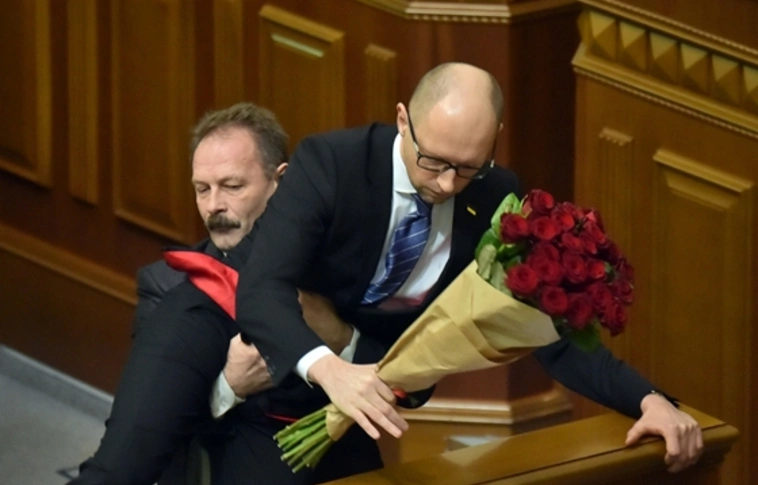 A kormányfő lába közé nyúltak, balhé volt az ukrán parlamentben