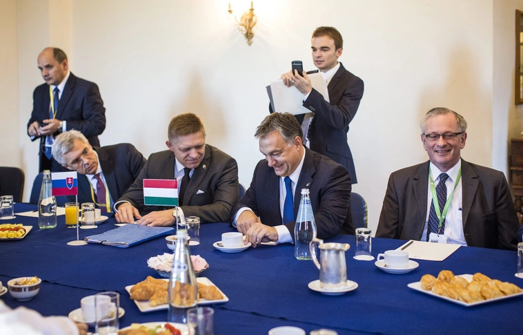 Határőröket és rendőröket küldenek a V4-ek Görögországba