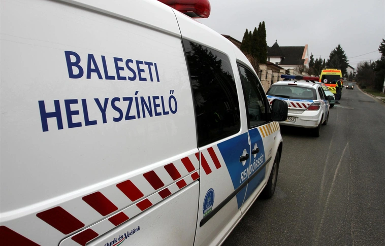 Felborult egy autó a Bencések útján Miskolcon