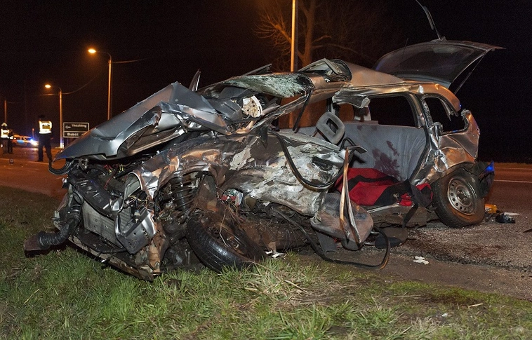 Két ember meghalt egy közúti balesetben a 85-ös főúton