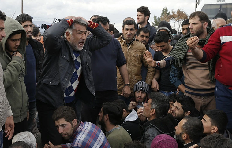 Elkezdik az idomeni tábor kiürítését
