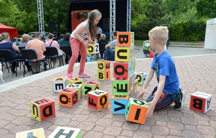 Lackfi Jánossal is kreatívkodhatunk a miskolci Könyvtári Majálison