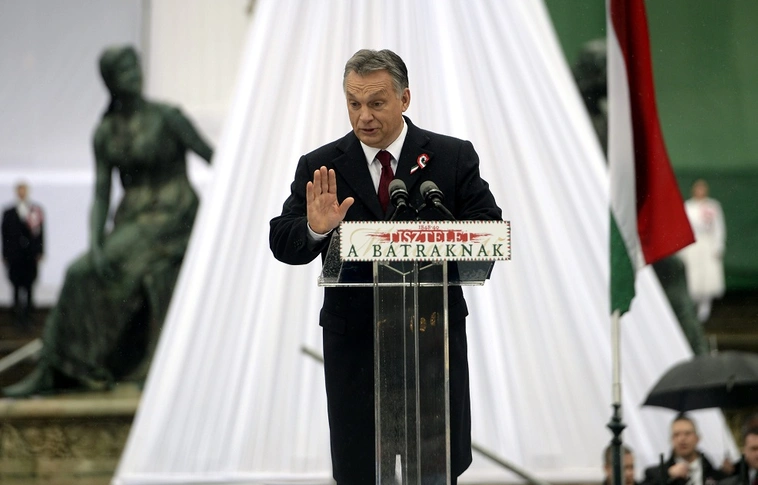 Orbán: „eljött az idő, hogy megkongassuk a vészharangot”