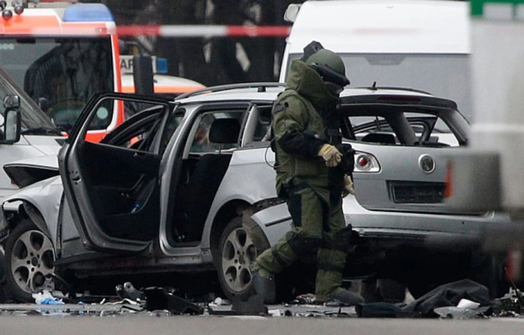 Felrobbantottak egy autót Berlinben, egy ember meghalt