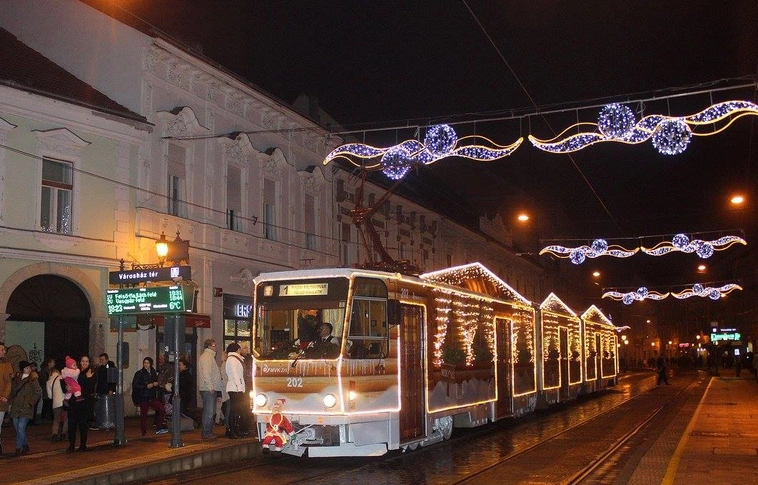 Le ne maradjon róla! – Búcsúzik az ország legszebb adventi villamosa