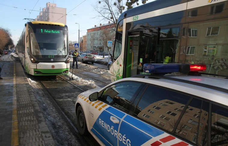 Idős férfit gázolt el a villamos a Győri kapuban