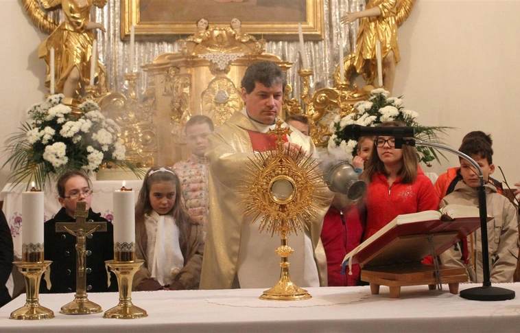 Gyümölcsoltó Boldogasszony búcsúja Hejőcsabán