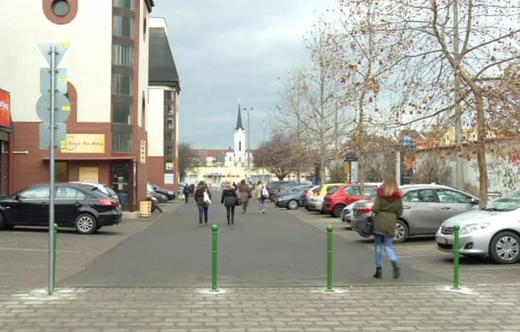 A kapualjakból sem lehet már a főutcára autóval behajtani