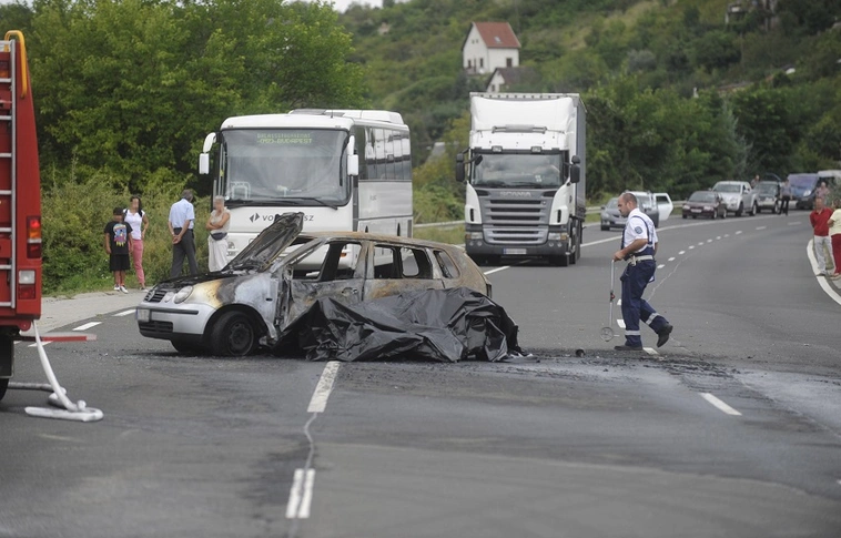 Életét vesztette a motoros, miután autóval ütközött