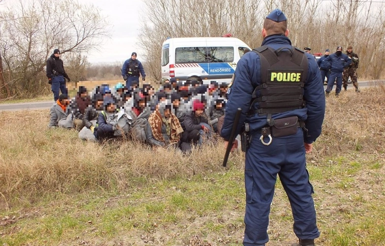 Bakondi: Magyarország nem enged migrációs politikájából