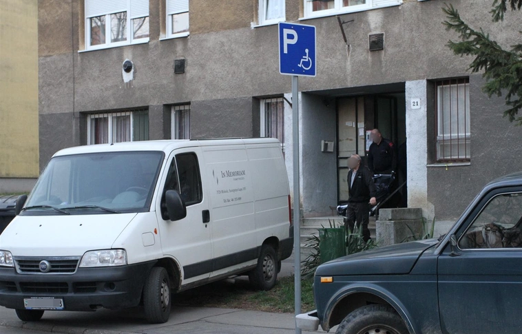 Hetekig halott anyjával élt a fia a Katowice utcai lakásban (Fotókkal frissítve)