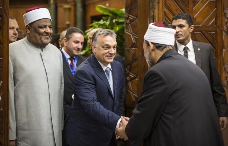 Orbán Viktor a kairói al-Azhar mecset nagysejkjével tárgyalt Egyiptomban