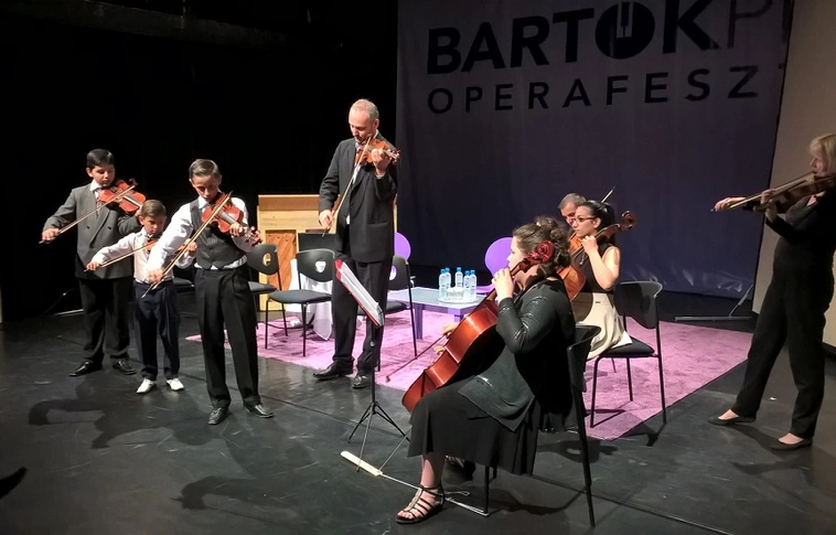 Symphonia koncert a Játékszínben