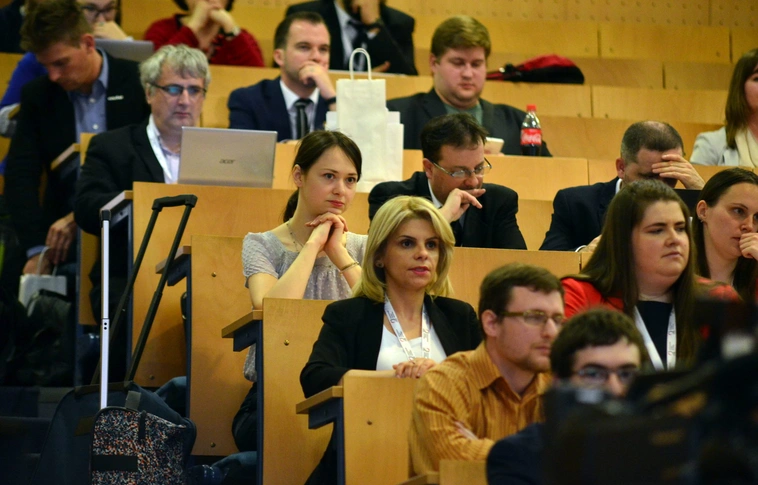 Fiatal kutatók legújabb tudományos eredményeikről számolnak be Miskolcon