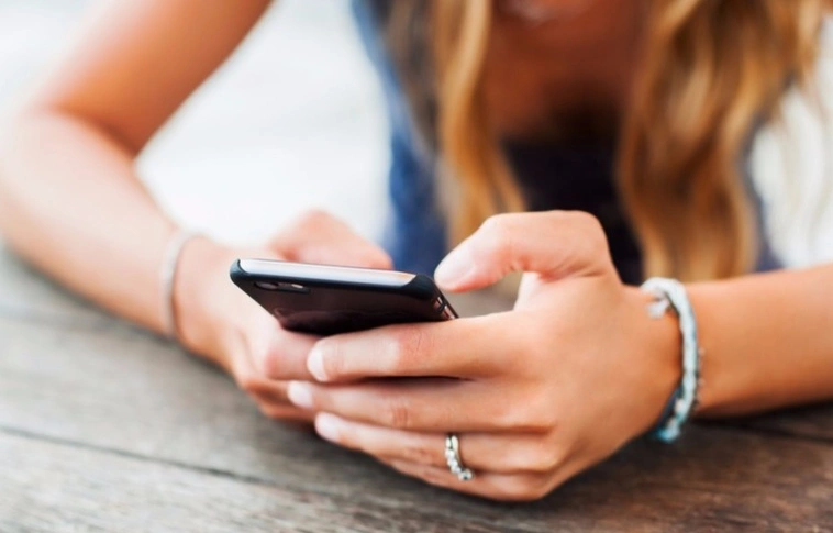 Egy napjuk maradt adategyeztetésre a feltöltőkártyás mobilelőfizetőknek