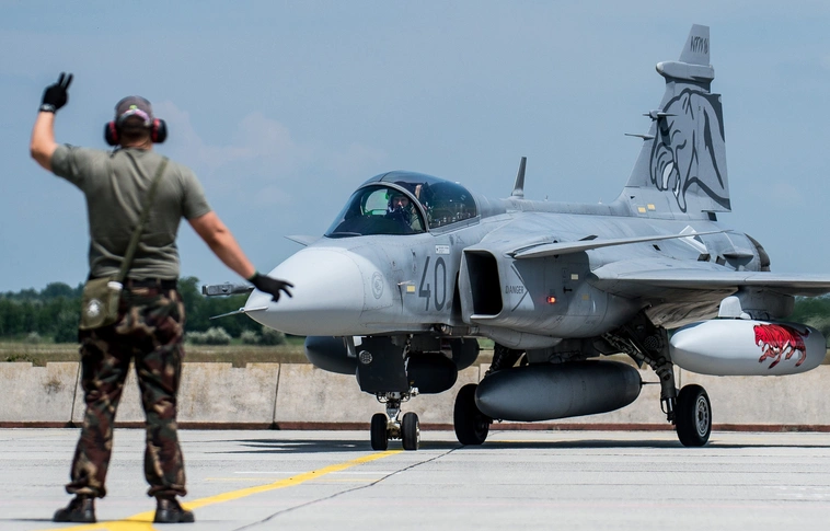 Riasztották a Gripeneket