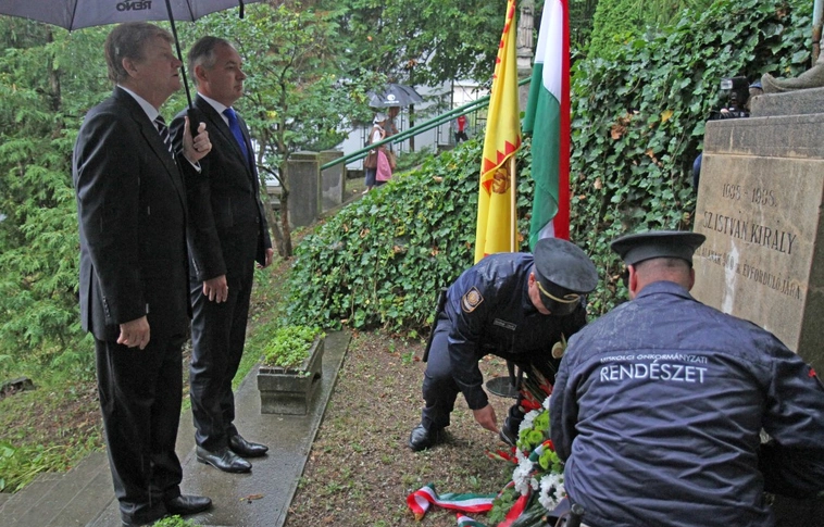 „Büszkén állunk ki és tisztelgünk Szent István király előtt”