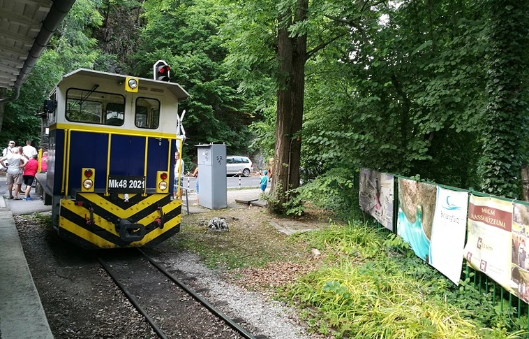 Kisiklott a kisvonat Lillafüreden – vizsgálják, mi történt (Helyszíni felvételekkel)