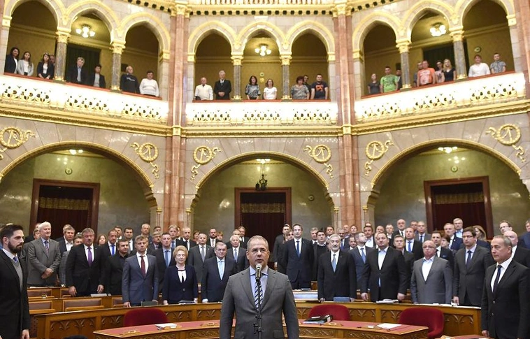 Kósa Lajos a megyei jogú városok fejlesztéséért felelős tárca nélküli miniszter mától