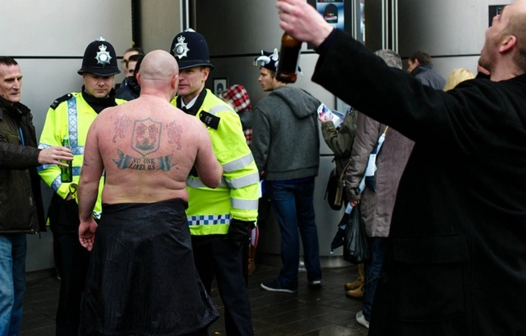 „A London híd oroszlánja” – Millwall-huligán ment neki a londoni terroristáknak