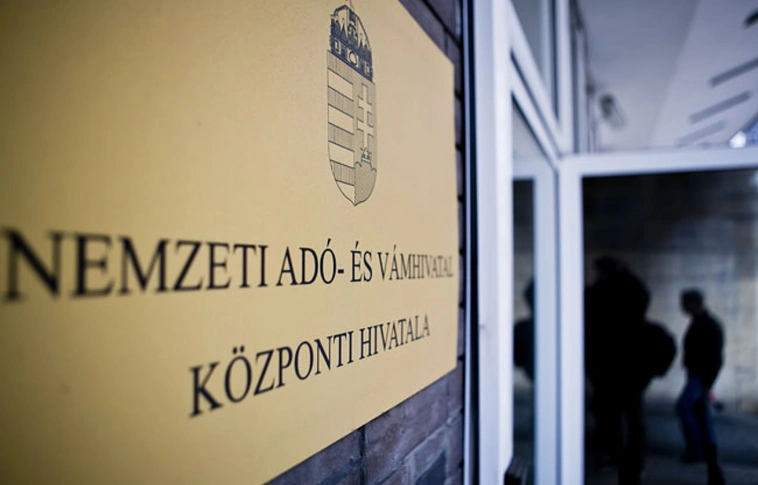 Június 30-ig kell átvenni az új jövedéki engedélyeket