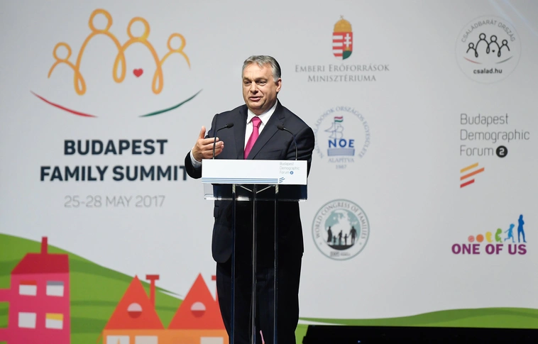Orbán: 2010 óta több mint háromezer milliárd forint maradt a magyar családoknál