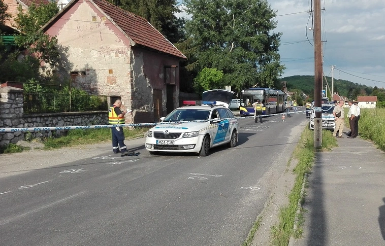 Gyermeket gázolt a rendőrautó Perecesen