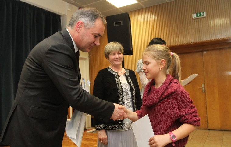 Legkedvesebb Arany János költeményüket illusztrálták