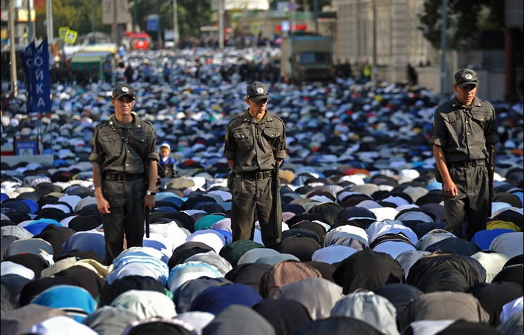 Több mint negyedmillió muszlim ünnepelte Moszkvában a ramadán lezárását