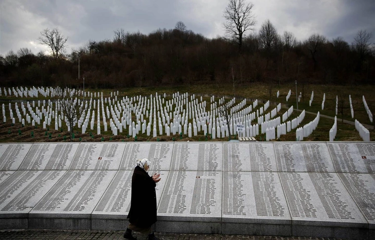 A bosnyák elnök a srebrenicai népirtás elismerésére szólította fel a szerbeket