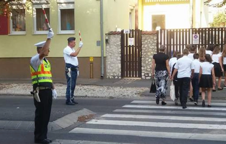 Tanévkezdés – Vigyáznak a gyerekekre az iskolák környékén