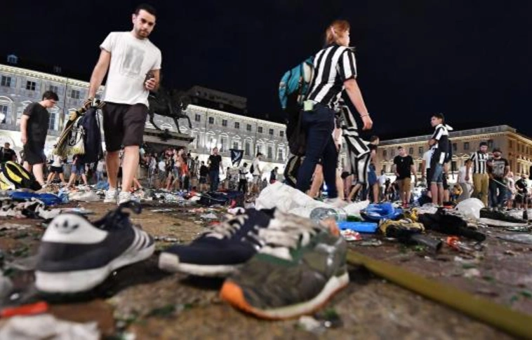Tömegpánik, több száz sérült Torinóban