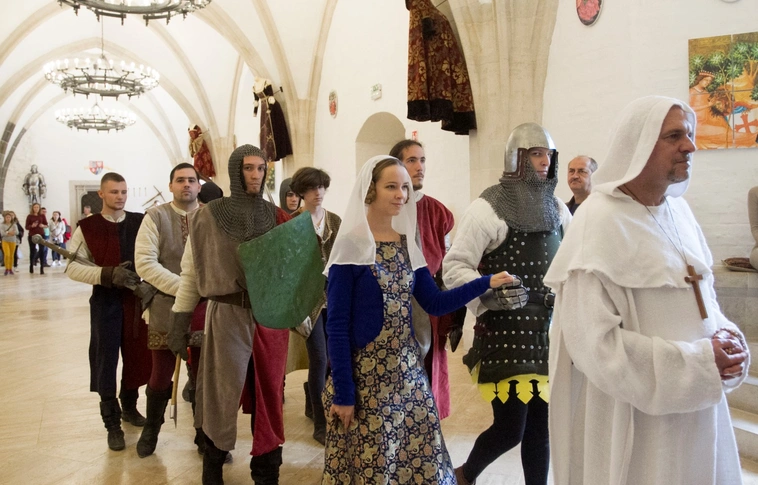 Történelmi békekötést ünnepeltek a Diósgyőri várban