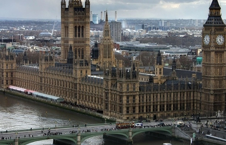 Hatalmas kibertámadás érte a brit parlamentet