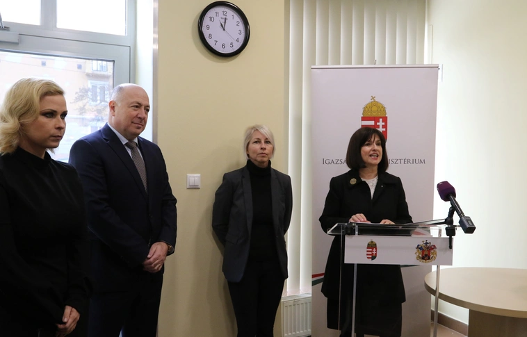 Visszatalálni a hétköznapi életbe – Áldozatsegítő Központ nyílt Miskolcon (Képgalériával!)