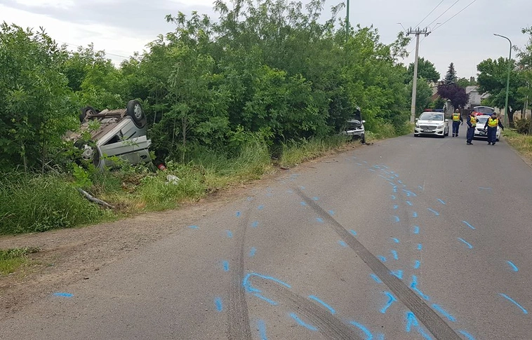 Mentőhelikopterek érkeztek a balesethez, gyerekek is sérültek! (Frissítve!)