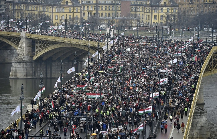 Idén is kiállt a kormány és a magyar szabadság mellett a Békemenet - 250 ezren vonultak