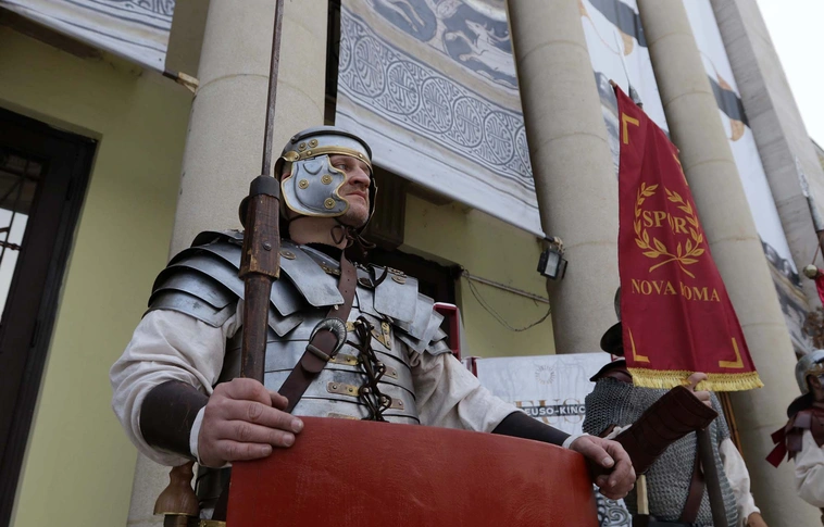 Legionáriusok a Seuso-kiállításon