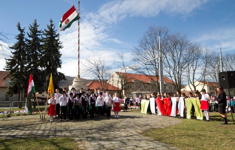 "A haza minden előtt" - Ünnepi megemlékezés a diósgyőri országzászlónál