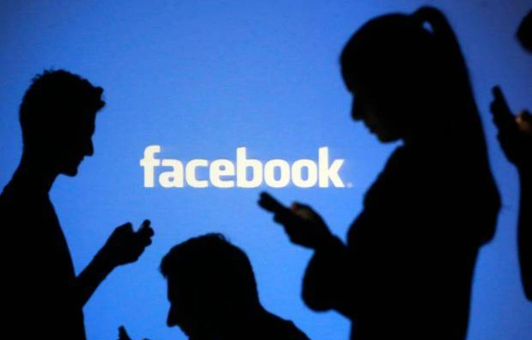 Óriási bukás a Facebook dupla hírfolyama