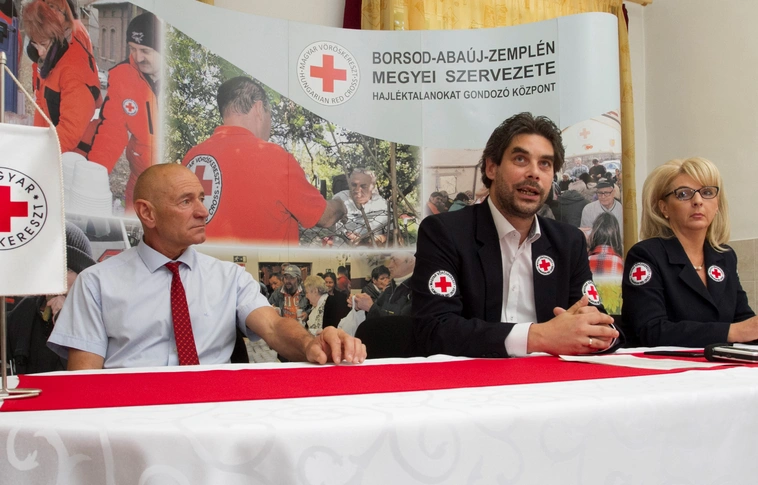 Hálót is adnak, nemcsak halat – Ellátottak elhelyezkedését segíti a gondozó központ